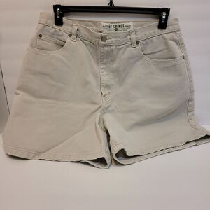 Gloria Vanderbilt sand chinos shorts, size 18‎